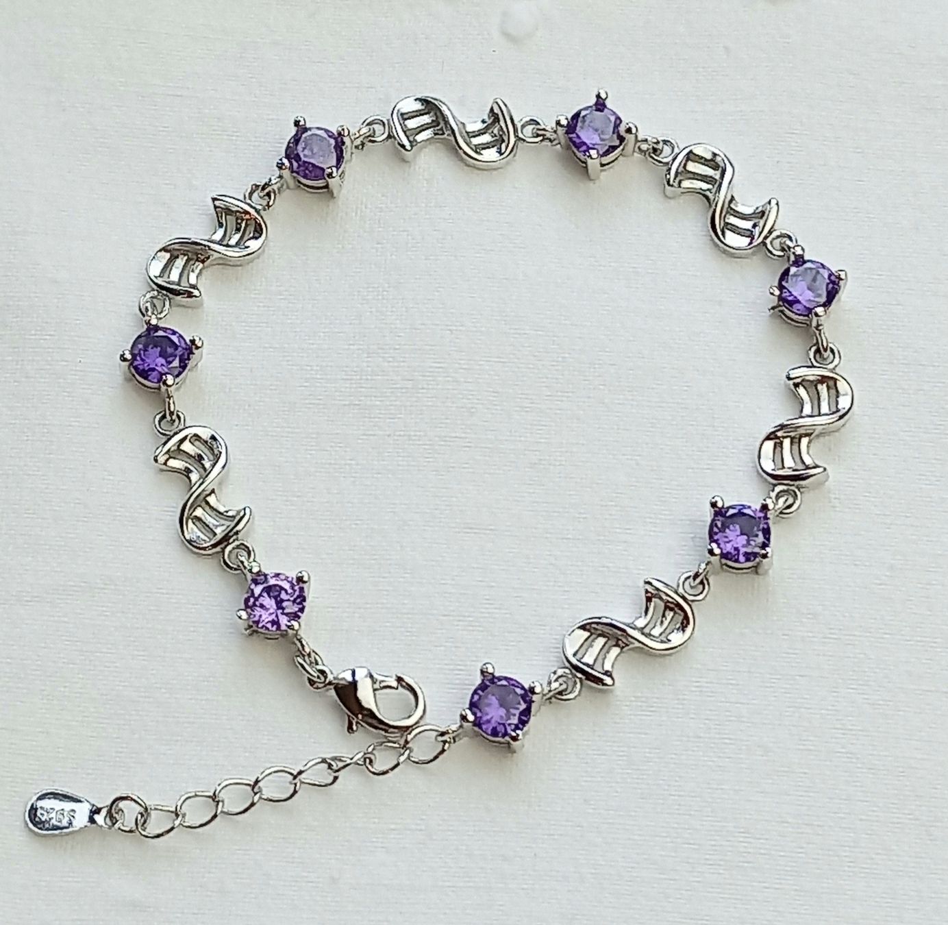 Bracciali & Braccialetti: Silberschmuck Armband mit lila Steinen. – Usato da Buchs AG venduto da Dzirul