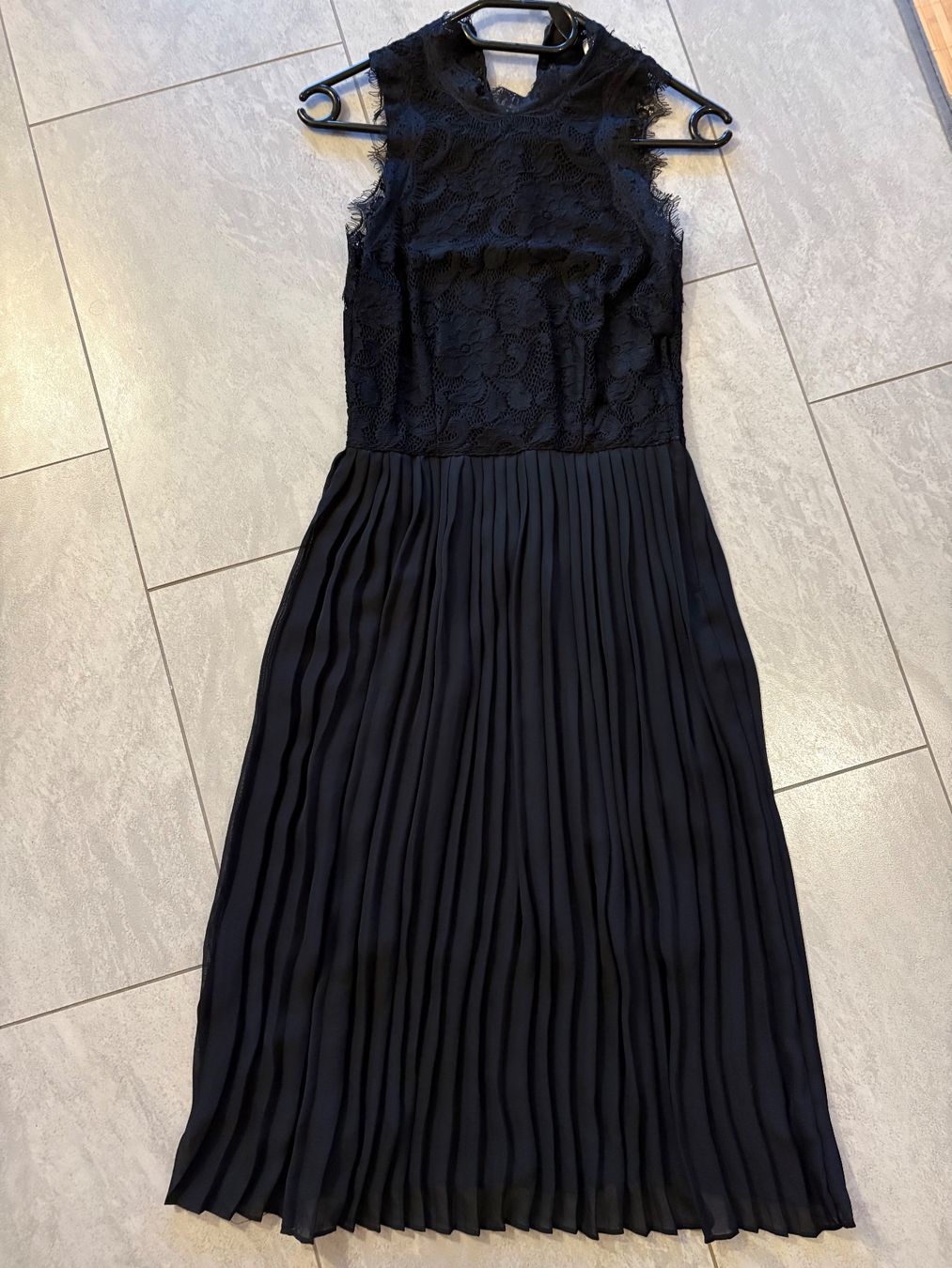 Vestiti: Wunderschönes, elegantes, Plissekleid mit Spitzen. XS/S – Usato da Malters venduto da Gisi80