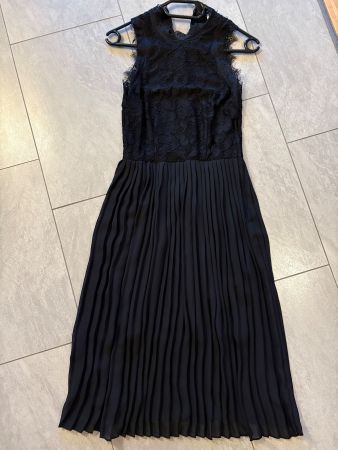 Wunderschönes, elegantes, Plissekleid mit Spitzen. XS/S