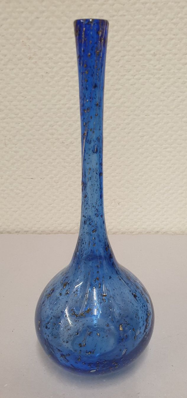 Vasen & Gefässe: Mundgeblasene Vase, Glasvase blau mit Goldflocken – Gebraucht aus Emmen von magelan