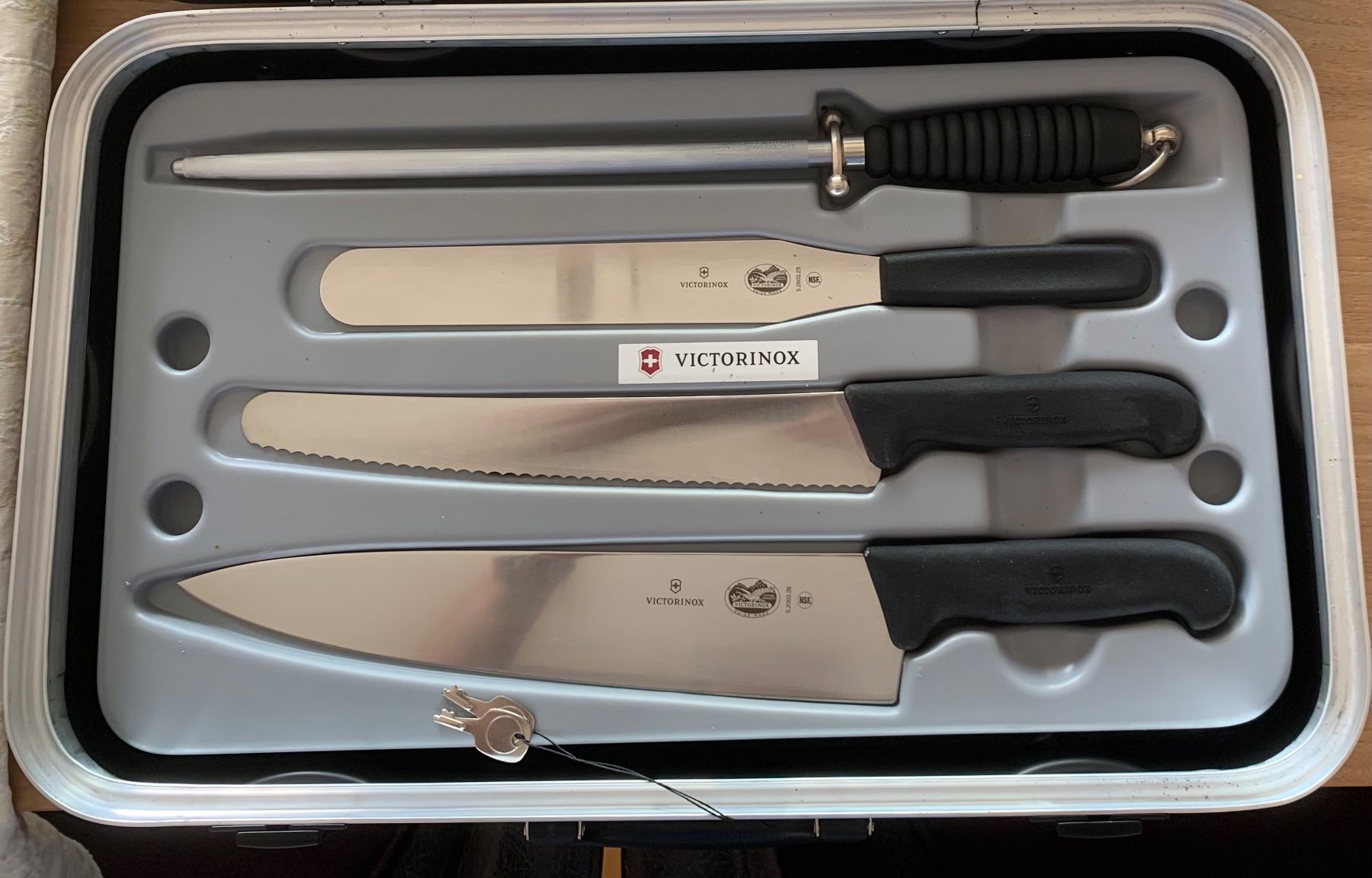Victorinox Coltelli: Victorinox Messerkoffer Set gebraucht – Nuovo (secondo la descrizione) da Zürich venduto da matteobarbara 2