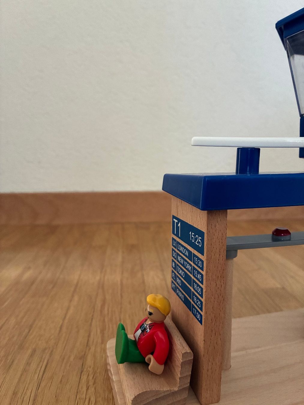 Spielzeuge: Aéroport (compatible BRIO) – Gebraucht aus Lausanne von Cocotteka 2