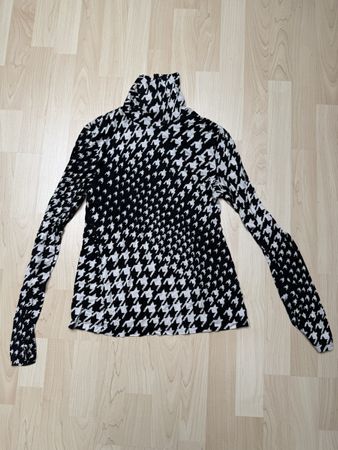 Houndstooth Turtleneck