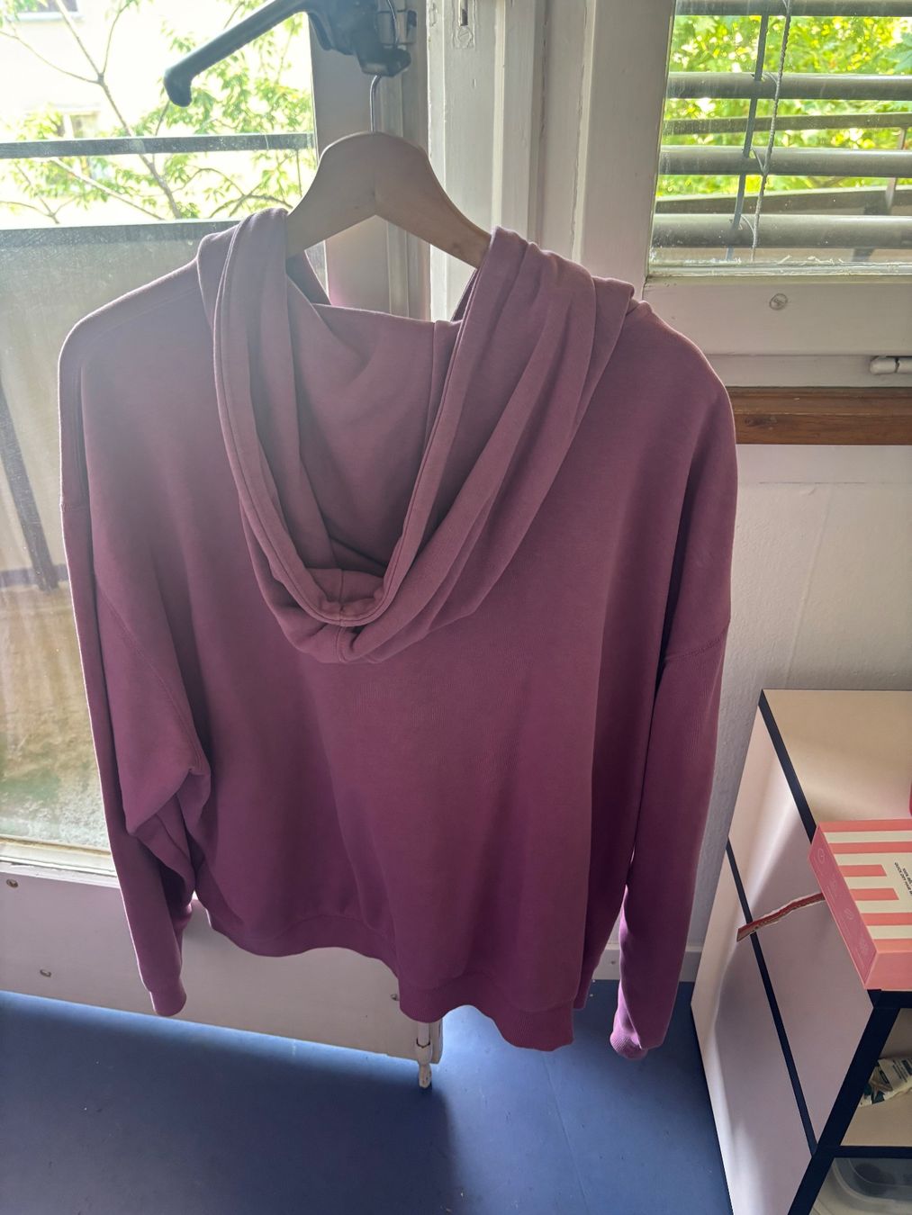 Weekday Jacken: Sweatjacket Weekday | L – Gebraucht aus Zürich von eva_6jk8 1
