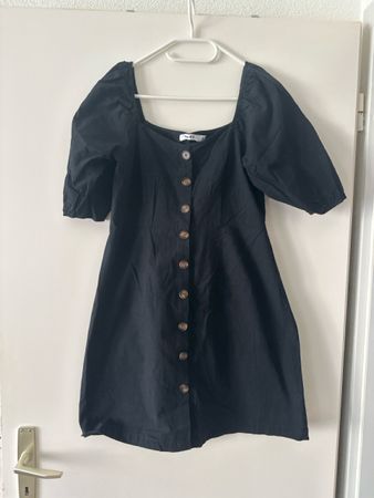 Schwarzes Sommerkleid von NA-KD, Grösse M, Top Zustand!