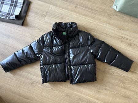 Benetton Shiny Black Winter Puffer Jacket – Warm Stand-Up Co
