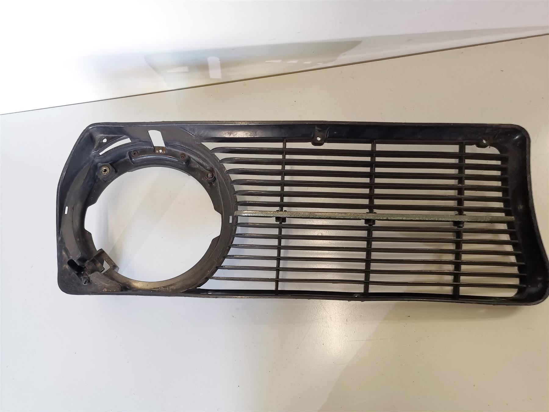 Tutti pezzi di ricambio auto: Alfa Alfetta Berlina Kühlergitter SET – Usato da Thalwil venduto da Joker690 1