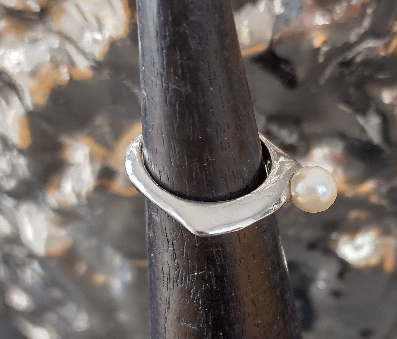Anelli: MODERNER RING SILBER 925 MIT PERLE GR. 47 – Usato da Romanshorn venduto da BoutiqueA 3