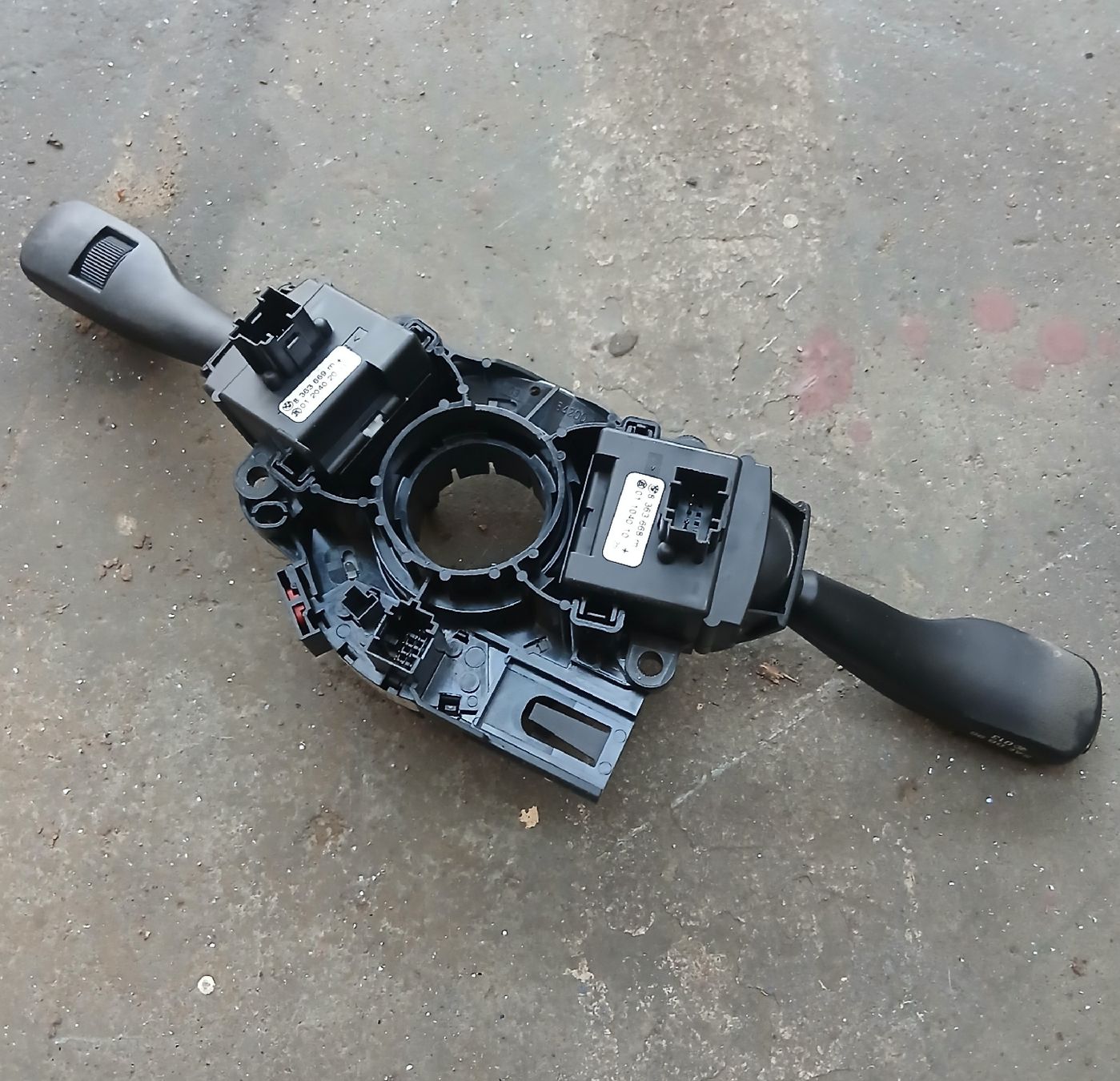 BMW Tutti pezzi di ricambio auto: Commodo BMW X3 E83 2004-2010 3.0 Diesel – Usato da la heutte venduto da Auto-stock 1