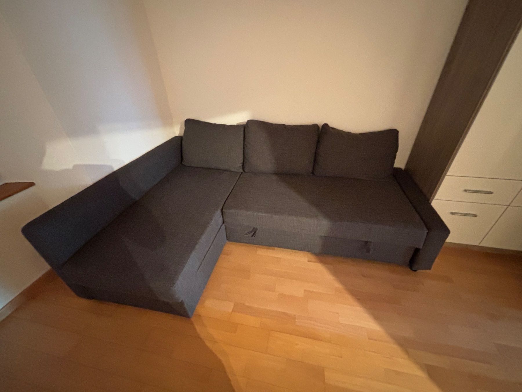 Sofas: Ecksofa dunkelgrau mit Bettfunktion – Gebraucht aus Bettwil von ramoos24