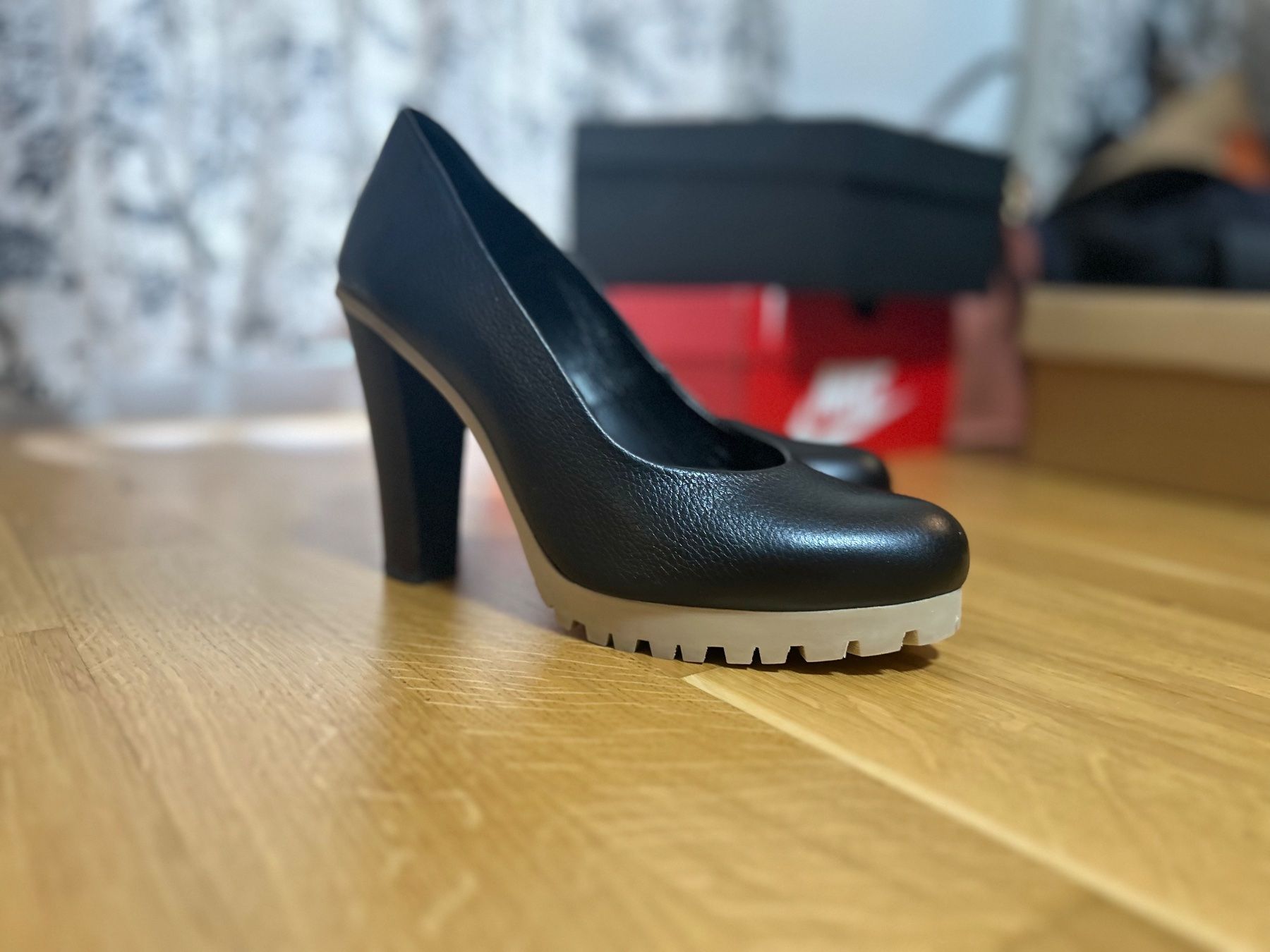 Scarpe da donna: NAVYBOOT HEELS/PUMPS – Nuovo (secondo la descrizione) da Luzern venduto da Suneha