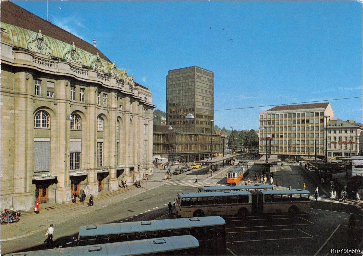 Cartoline postali: St. Gallen  // Postautos PTT Tram Bahnhof – Usato da Basel venduto da intermezzo12