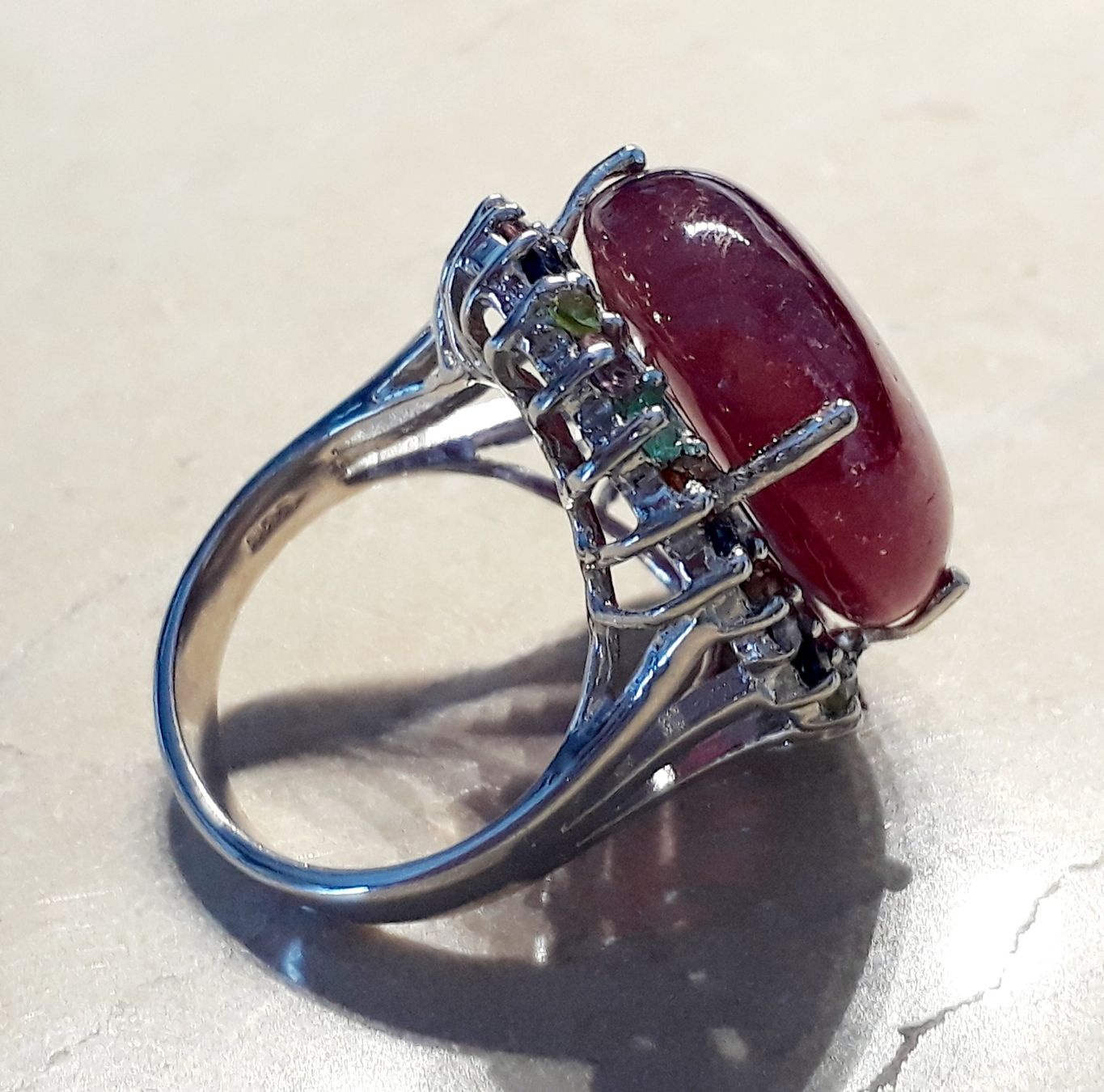Anelli: Ring mit grossem Rubin edelsteinumrandet Grösse 56 – Nuovo (secondo la descrizione) da Zürich venduto da benedikt12 9