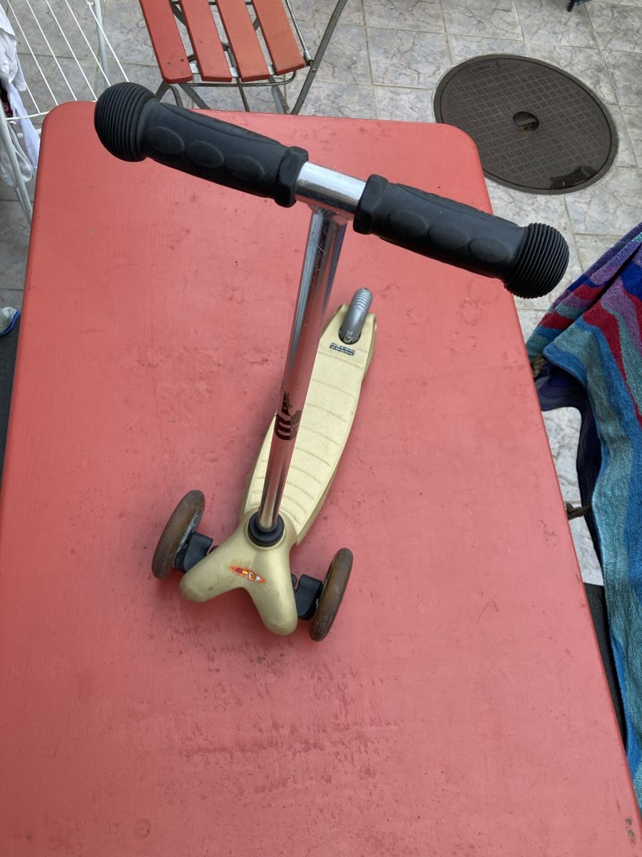 Micro Kickboard: Micro Mini-Scooter goldfarben – D'occasion à Riehen par jod_7vn2