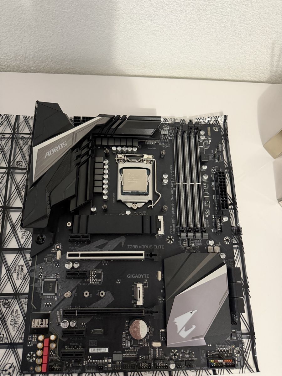 Intel Componenti elettronici: Gigabyte Z390 AORUS ELITE avec CPU Intel i7 9700k – Usato da Riddes venduto da dav_6xfd 2