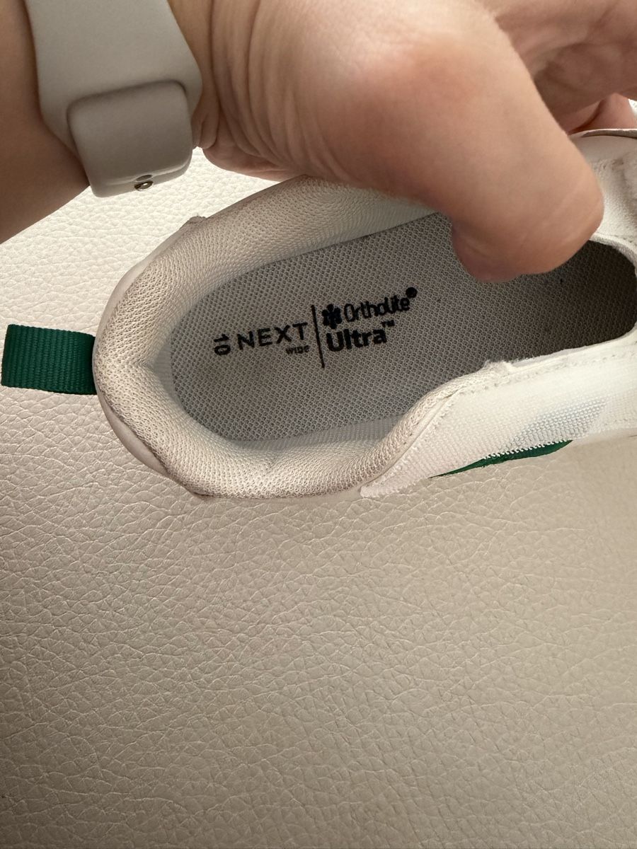Next Scarpe per ragazzi: Kinder Schuhe NEXT Weiss Grösse 28 – Usato da Füllinsdorf venduto da had_kv5k 1