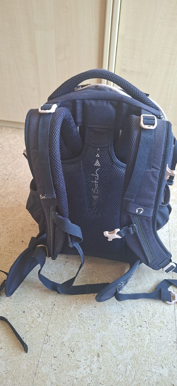 Satch Rucksäcke: Schulrucksack Satch dunkelblau mit Rosa Muster – Gebraucht aus Zuoz von mad_b2zy 4