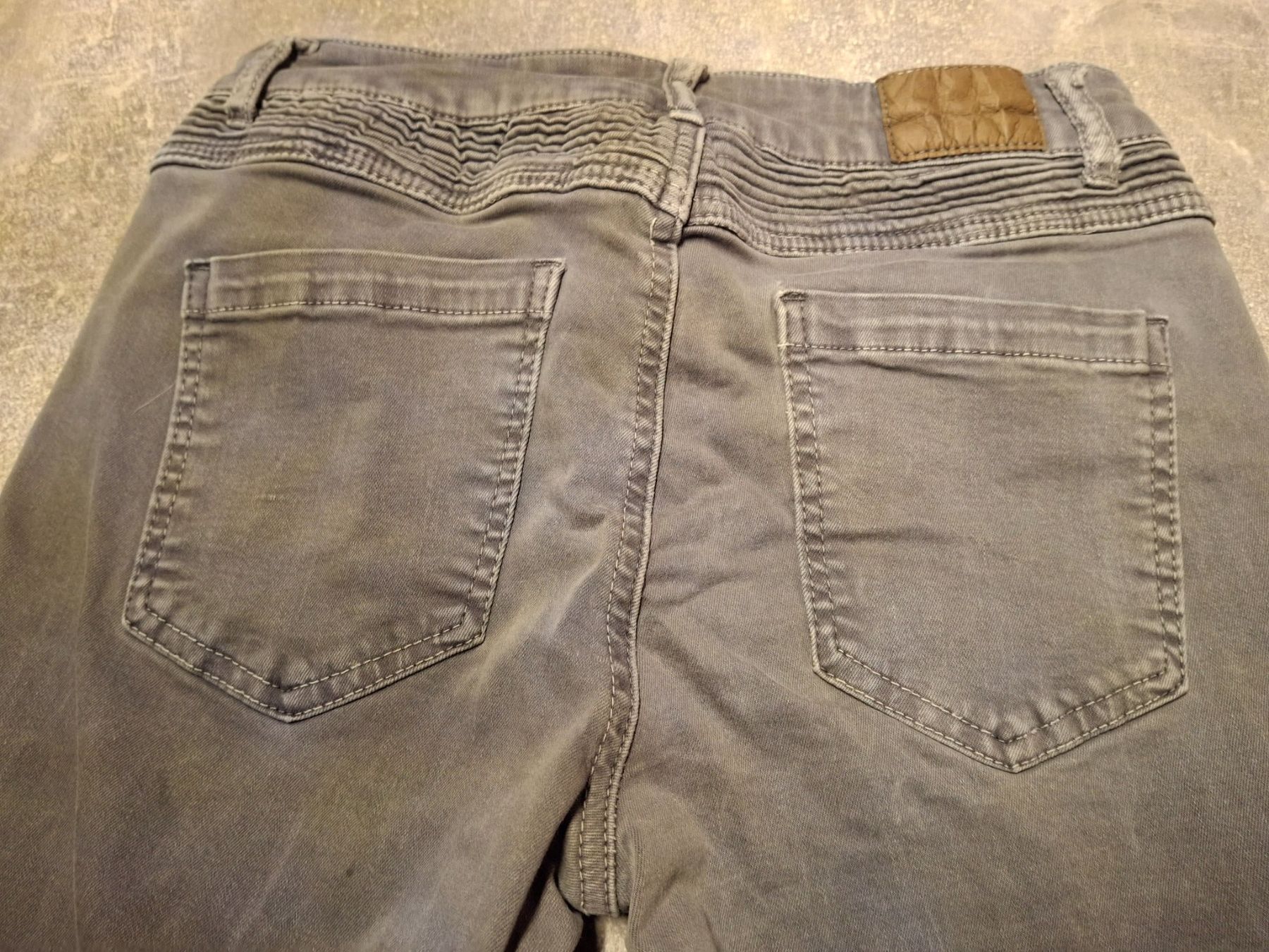 Jeans: Pantalon jeans gris taille M 98% coton – Usato da Villiers venduto da san_jn5w 6