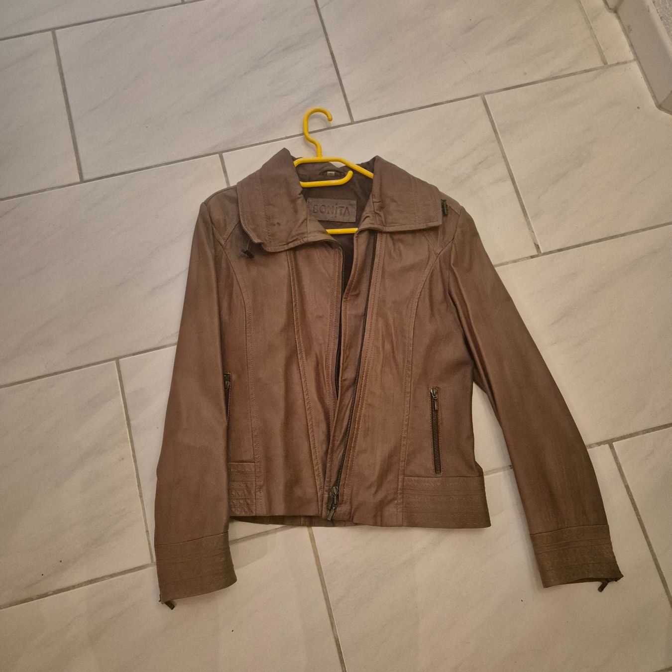 Bonita Giacche: Damen Lederjacke BONITA – Usato da Arni AG venduto da kurtrmeier