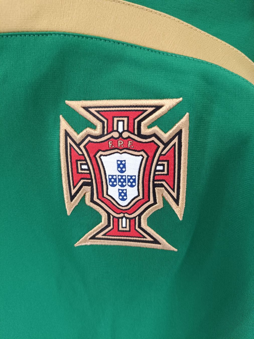 Nike Leibchen & Hosen: Original Portugal 2008-09 Training Trikot – Gebraucht aus St-Léonard von SwissDealsJersey 2