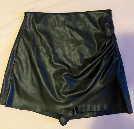 Schwarzer (Kunst)Lederrock von Zara, Grösse S - Top Zustand!