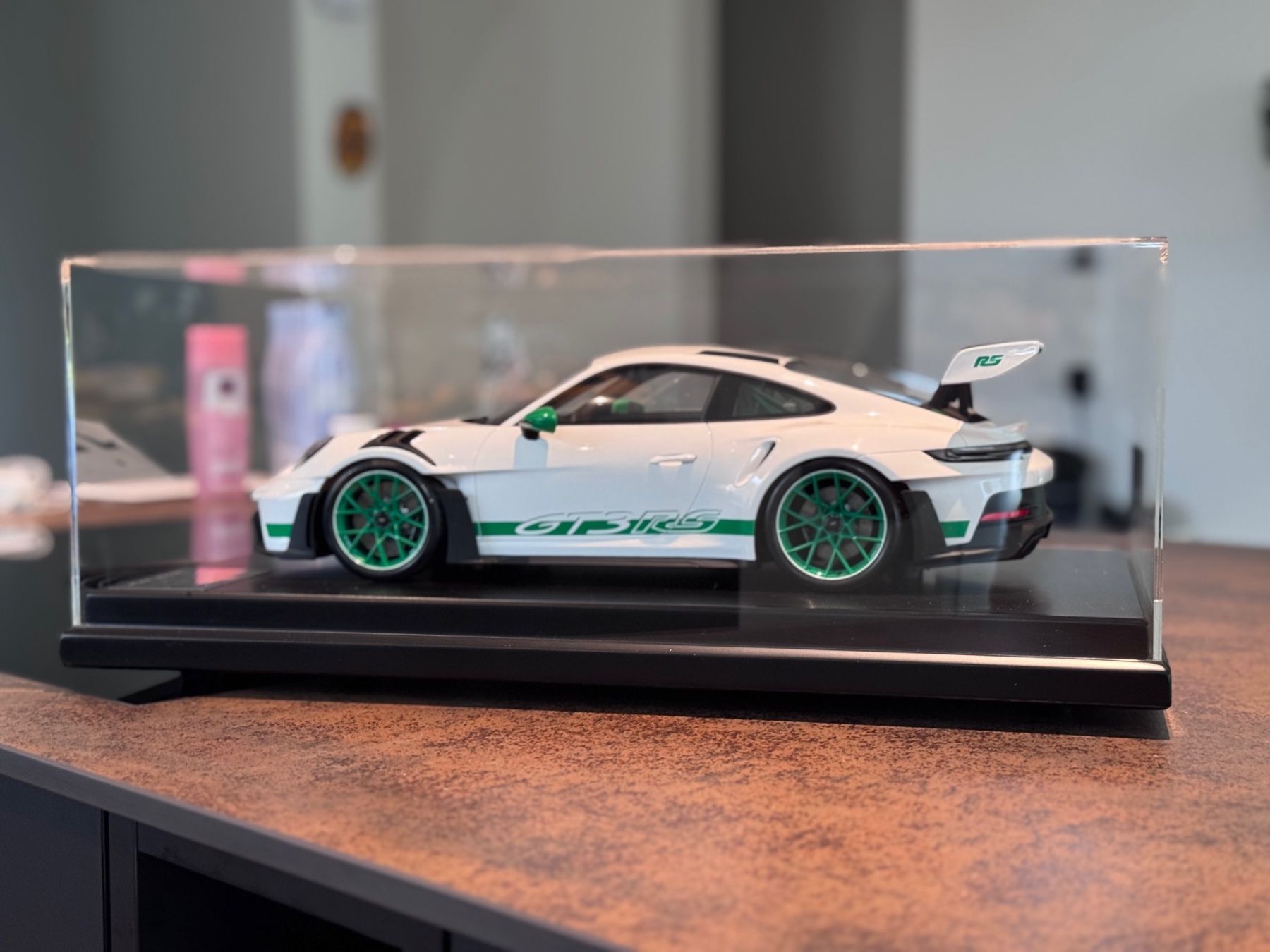 Spark Modellini d'auto: Porsche GT3 RS 1:12 Spark – Nuovo e nell'imballaggio originale da Andwil TG venduto da LBJ1981 3