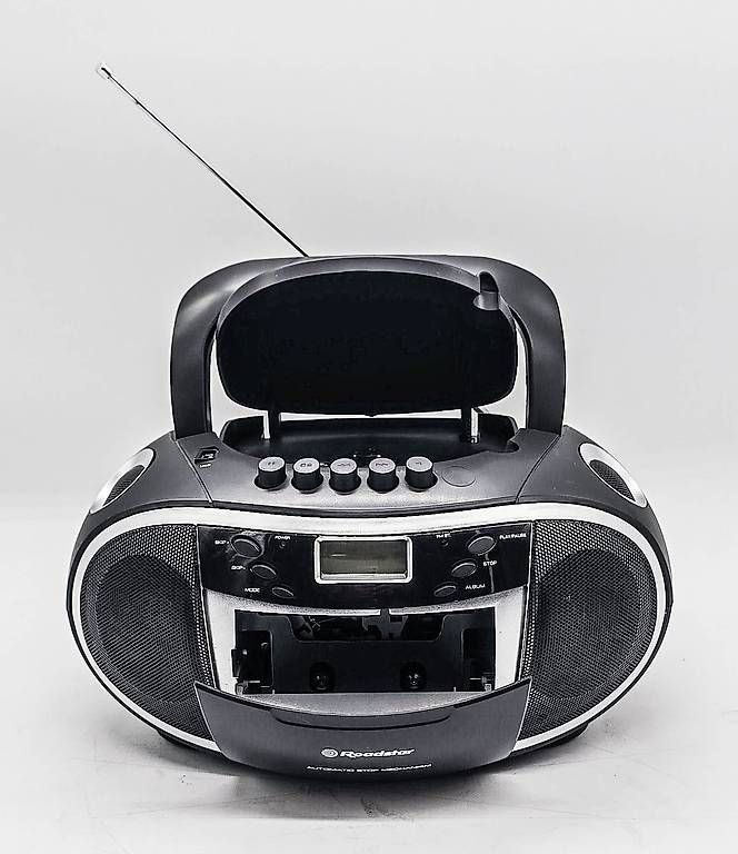 Radios: Radio FM, cassette, CD MP3, USB – D'occasion à Sagno par cca_q6yr