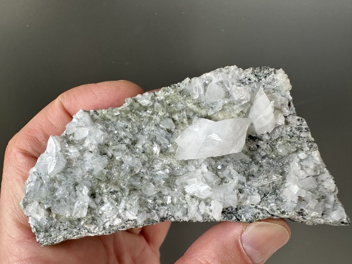 Minerali & Pietre curative: Adular Amiant Quarz Maderanertal – Usato da Oberuzwil venduto da Crystall0 9