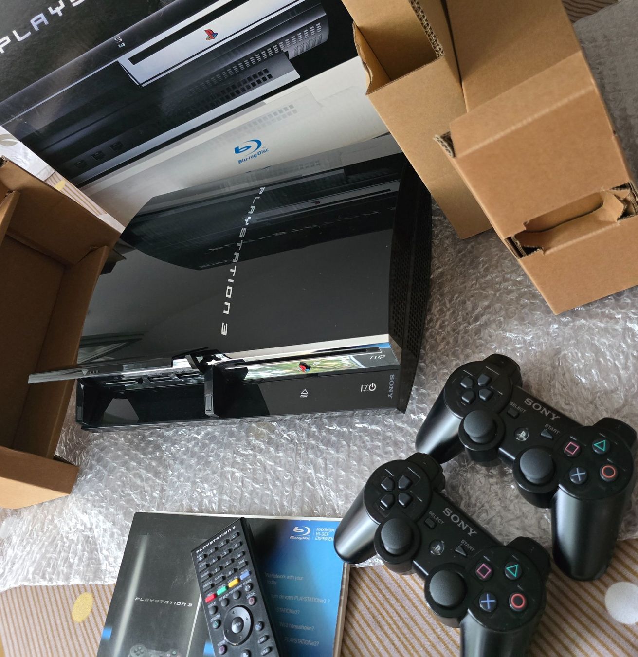 Sony Konsolen: PS3/60GB kompatibel mit PS1& PS2 Spielen/sehr guter Zustand – Gebraucht aus Liestal von Berr 3