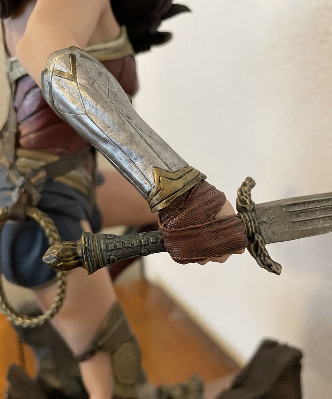 Figuren: Wonder Woman Figur 50 cm – Gebraucht aus Sins von den_z9gy 7