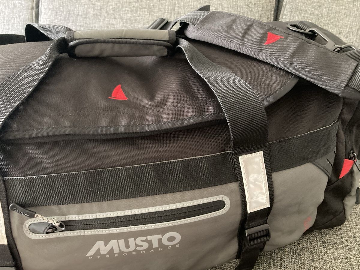Musto Taschen: MUSTO Performance Crew Segeltasche 65 l Dufflebag – Gebraucht aus Zürich von Lichtermeer 7