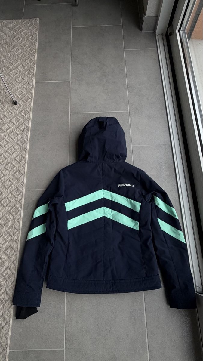 Skis: Kids Ski Jacket – Gebraucht aus Villeneuve VD von mar_9pmd 2