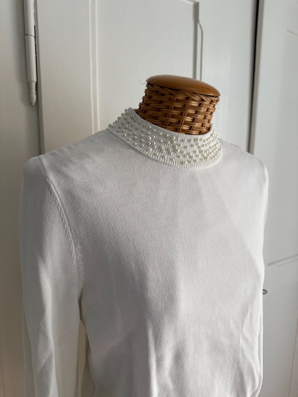 H&M Pulls & Sweat-shirts: Pullover weiss mit Perlen S – D'occasion à Zürich par Diazaio 1