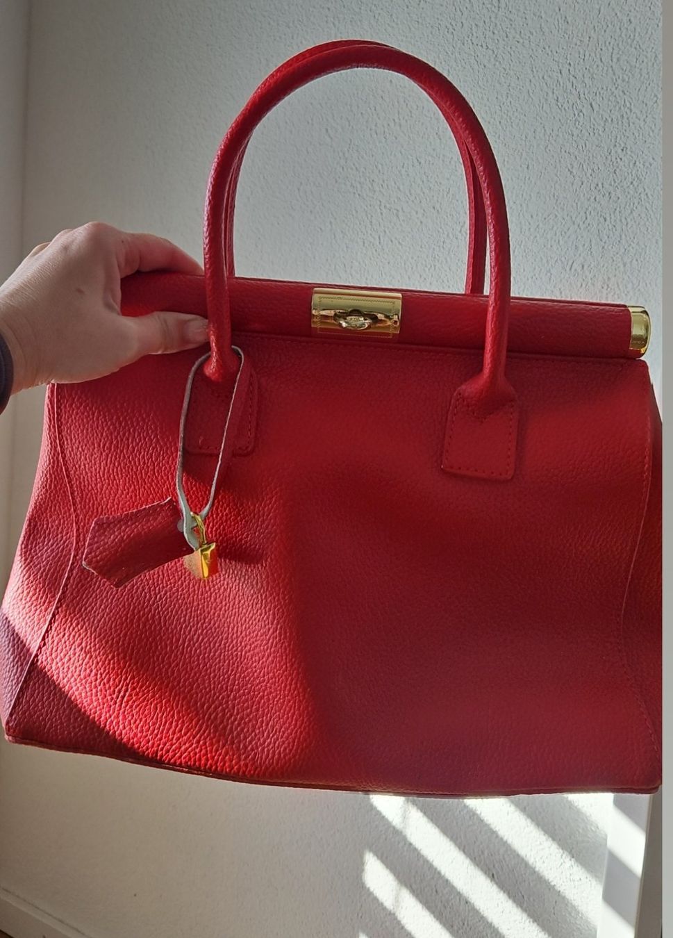 Taschen für Damen: Rote elegante Handtasche – Gebraucht aus Suhr von jes_rtc9