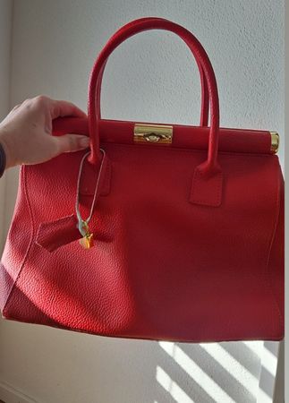 Rote elegante Handtasche