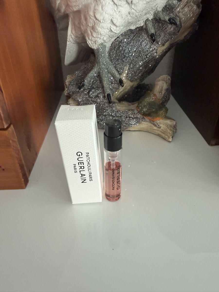 Guerlain Profumi & Eau de Toilette: Guerlain Patchouli Paris Perfume Sample Vial - Rare! – Nuovo (secondo la descrizione) da Morges venduto da kon_c2pz