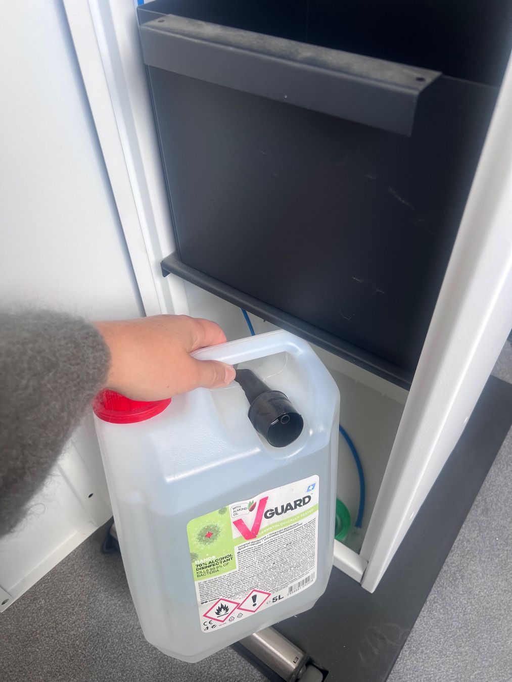 Altro in Decorazioni & Accessori: Desinfektionsständer mit Papiertuchspender & Abfalleimer – Nuovo (secondo la descrizione) da Reinach BL venduto da tba_2gyj 5