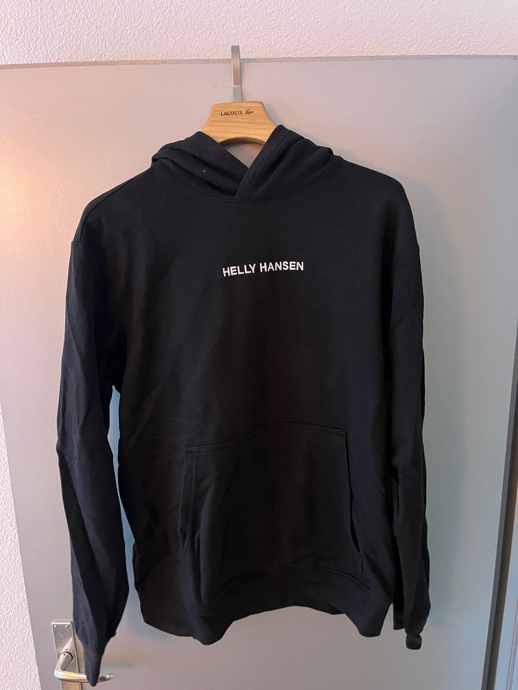 Pullover & Sweatshirts: Helly Hansen Pullover Schwarz – Gebraucht aus Bern von leokislig