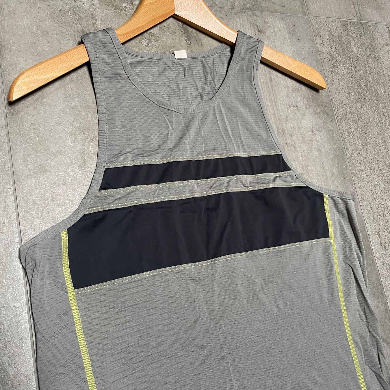 Lululemon T-shirt: Lululemon TANK Top (Gr.S) – Usato da Bern venduto da lolapennt 1