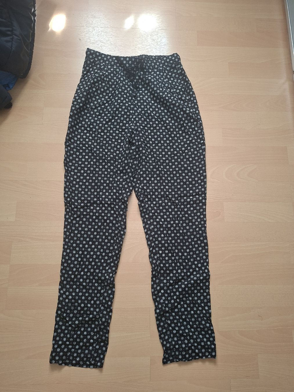 Pantaloni: TEDI Hose Damen Grösse S dunkel mit Muster – Usato da Muttenz venduto da Denia2012
