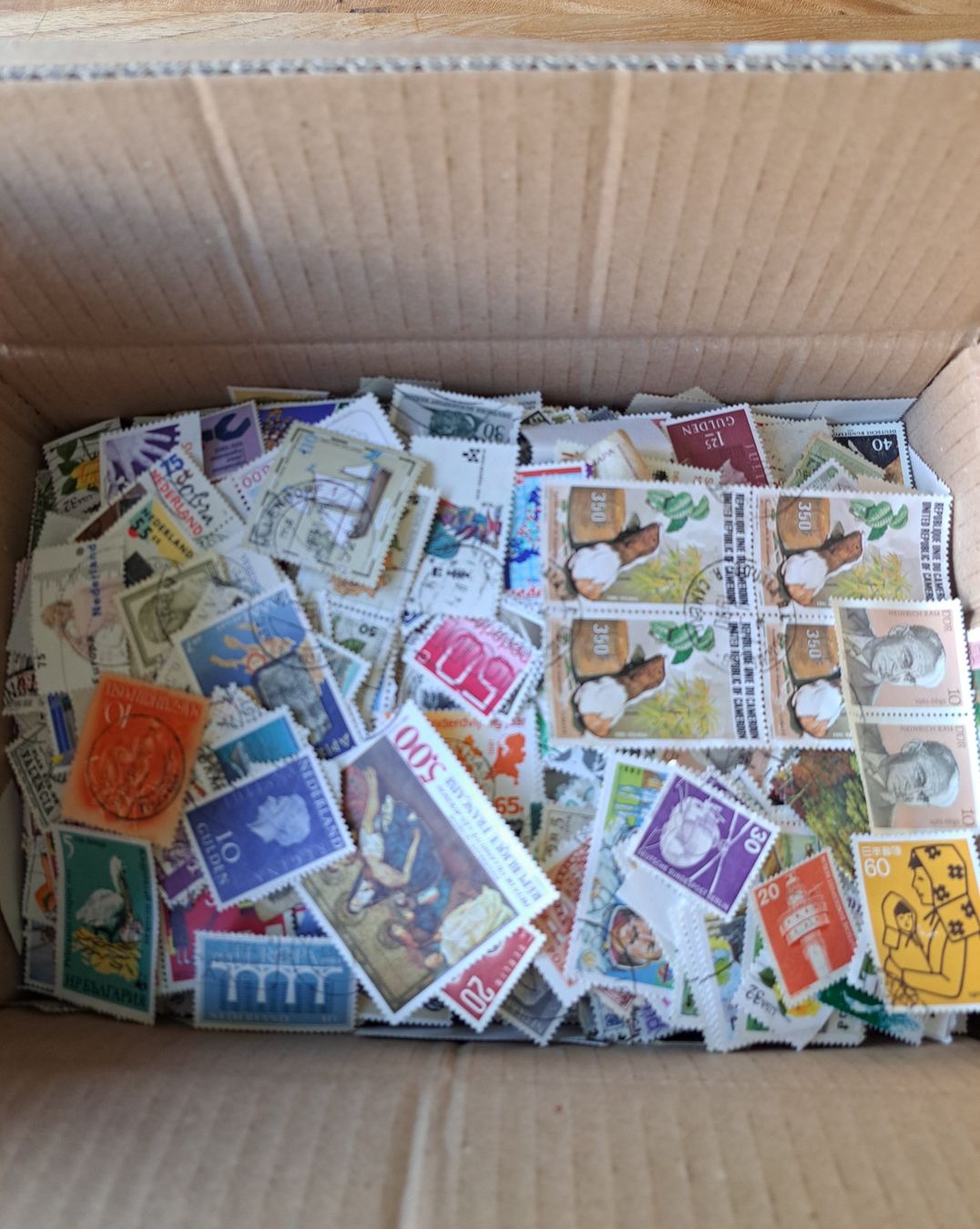Alle Briefmarken: Timbres Monde décollés 500 gr. – Gebraucht aus Biel/Bienne von ESOXMAN 1