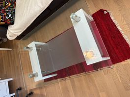 Couchtisch Glas weiss mit Metallelementen