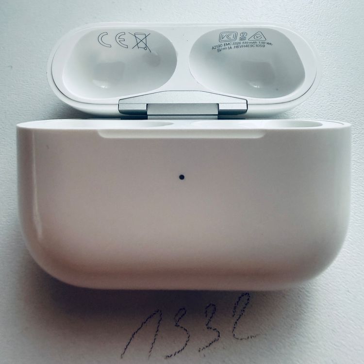 Original Apple Ladecase MagSafe A2190 für AirPods Pro (Gebraucht) in ...
