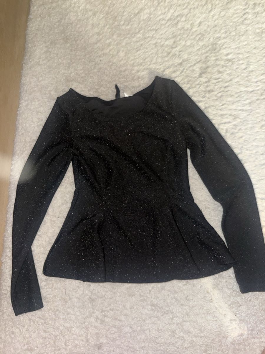 H&M Camicette, T-shirt & Top: Schwarzes Glitzer Oberteil, Divided by H&M, Grösse S – Nuovo (secondo la descrizione) da Liestal venduto da isa_8y72 4