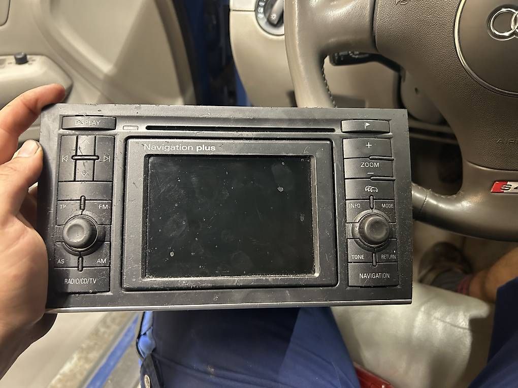 Radios: Audi Navigation Plus Radio 8E0035192B gebraucht – Gebraucht aus Reichenbach i. K. von mic_qr5r