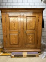 Antiker Schrank, massiv, mit Schrankschlüssel!