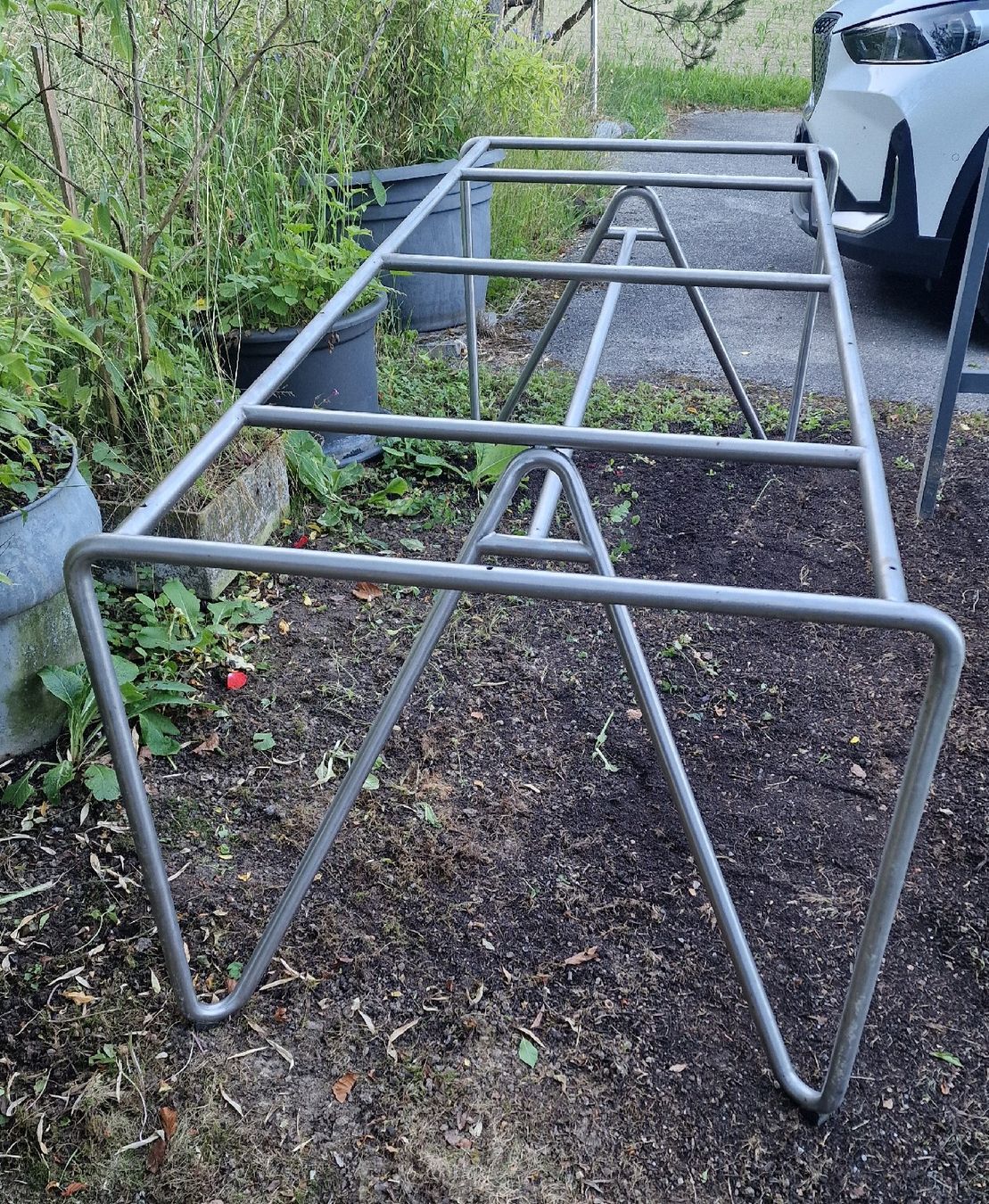 Tables: Stabiler Metallgestell-Tisch – D'occasion à Kaltacker par Tom-77