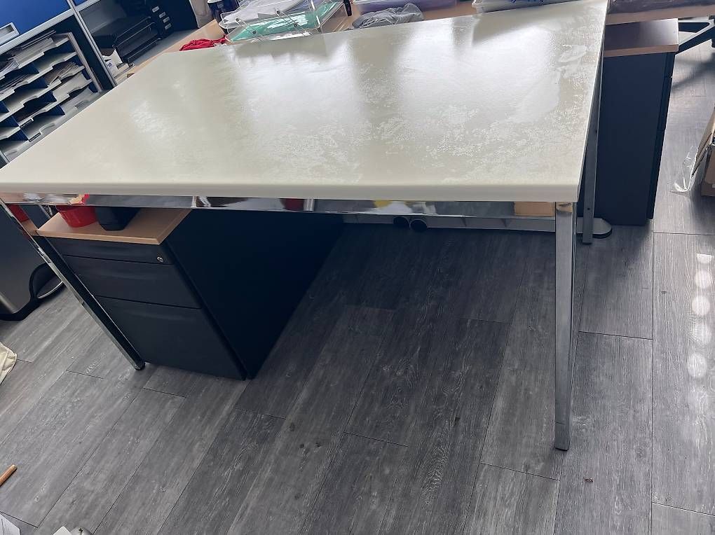 Tische: Tisch stabil – Gebraucht aus Zürich von Est-hi 1
