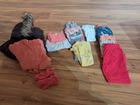 Mädchenkleider Gr. 98 zu verkaufen