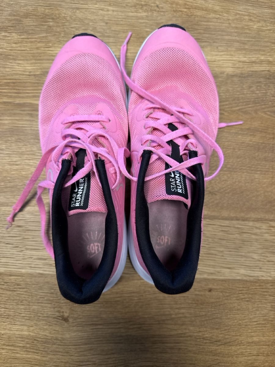 Nike Scarpe da donna: Sneaker Turnschuh Nike Gr. 38 – Usato da Rohr b. Olten venduto da -FaLu- 1